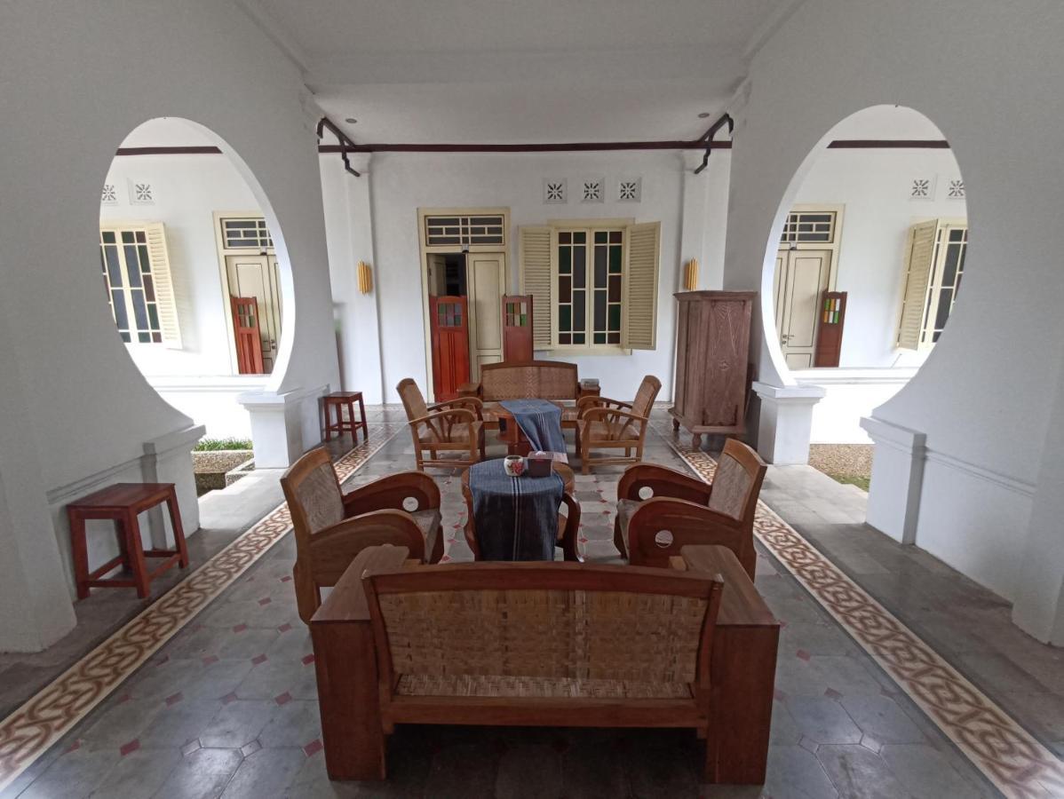 Mruyung Guest House Kota Lama Banyumas Mitra Reddoorz Екстериор снимка